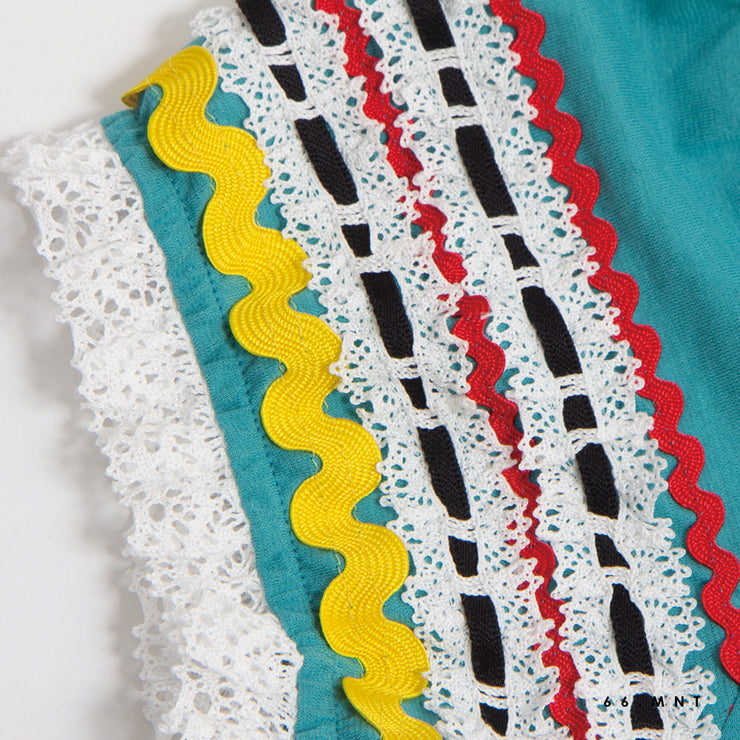 Colorful tape sleeve pullover