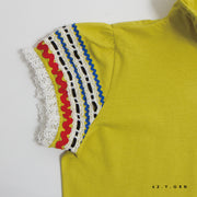 Colorful tape sleeve pullover